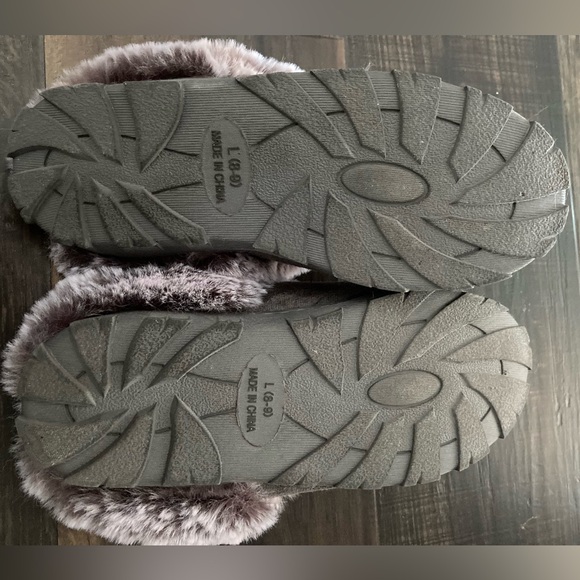 Women's Jessica Simpson Faux Fur House Slipper Memory Foam Slip Anti-Slip 8-9 L - Picture 4 of 5